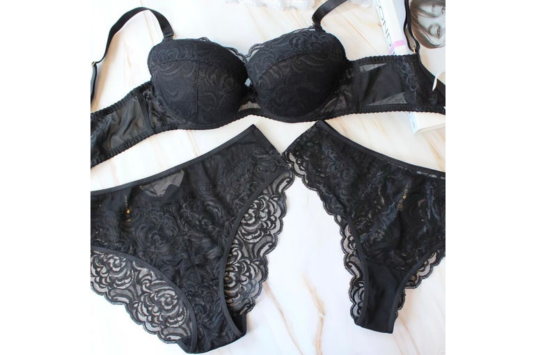 夏に活躍したブラは見直してね